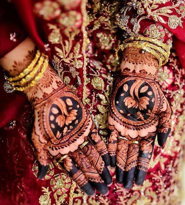 instagram stylish front hand mehndi design