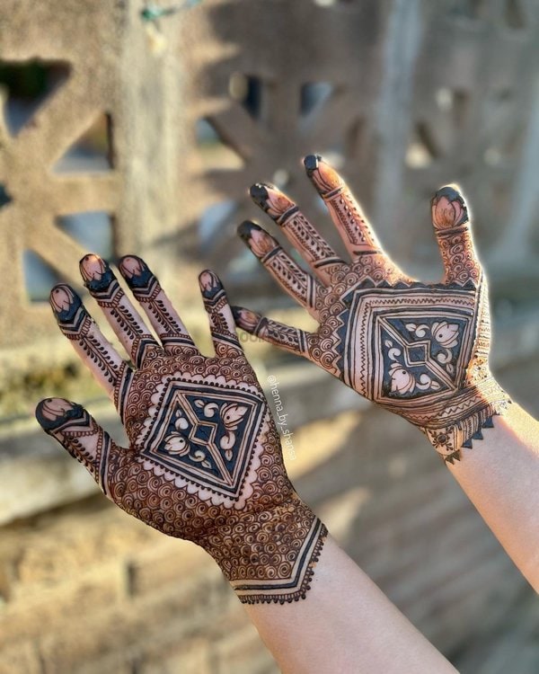 tattoo stylish front hand mehndi design