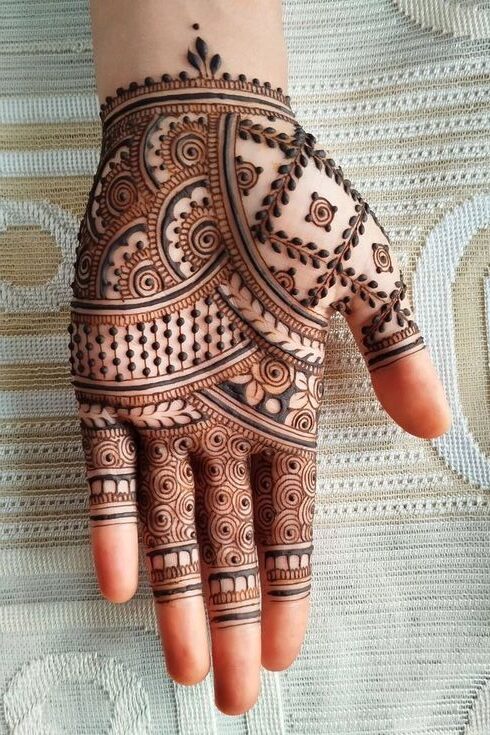 simple modern front hand mehndi design