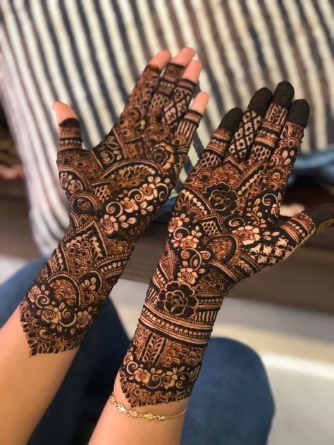 modern royal front hand mehndi design