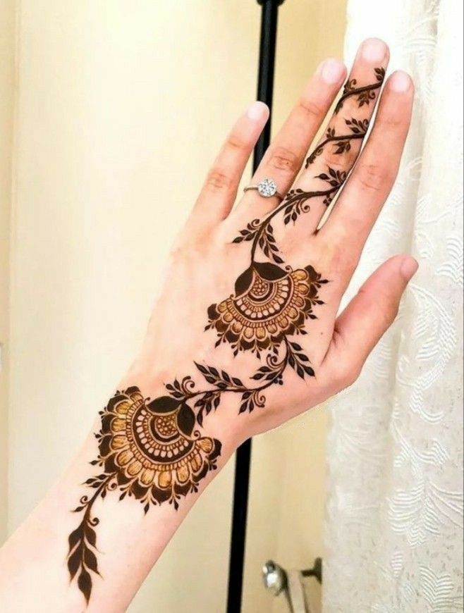 stylish finger mehndi design