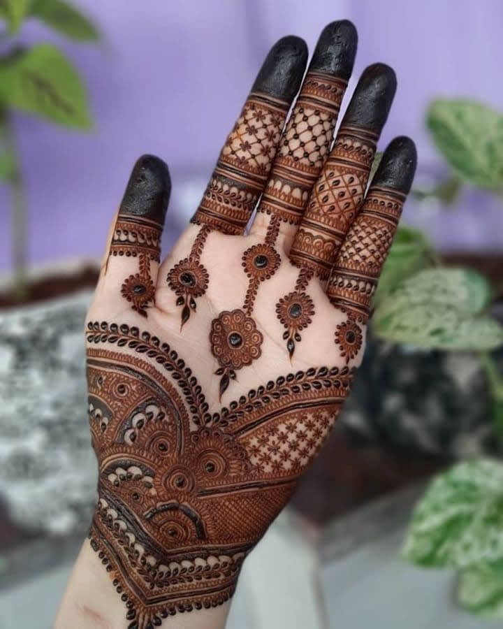 modern front hand mehndi design