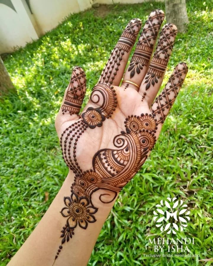 stylish mehndi design front hand