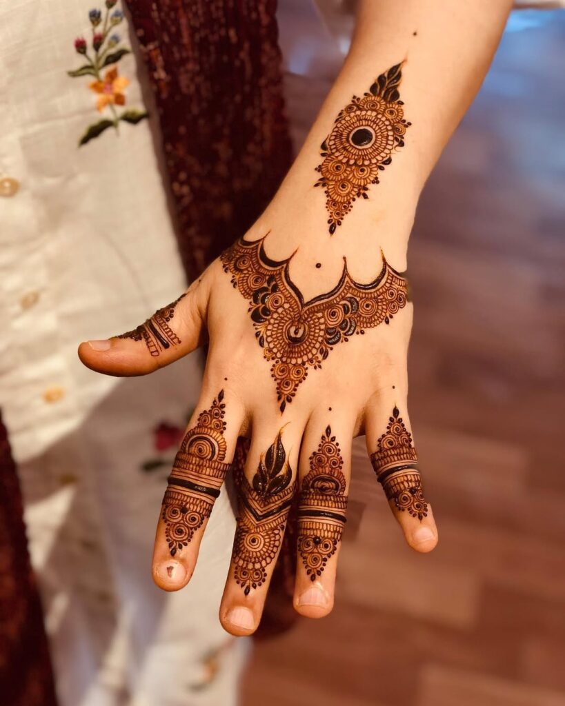 modern mehndi design back hand