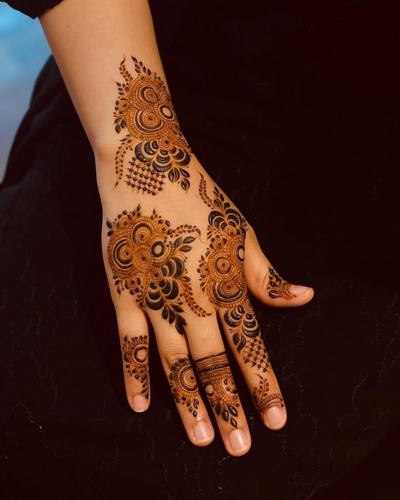back hand easy mehndi design