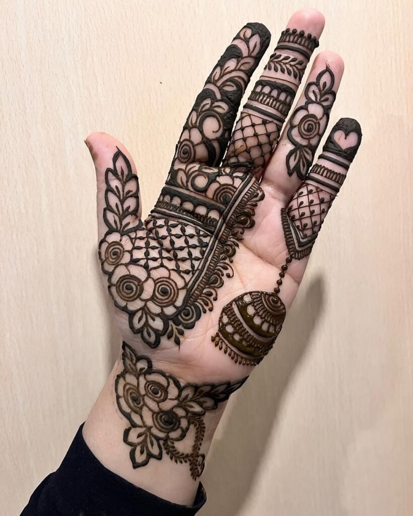 front hand stylish front hand simple mehndi design
