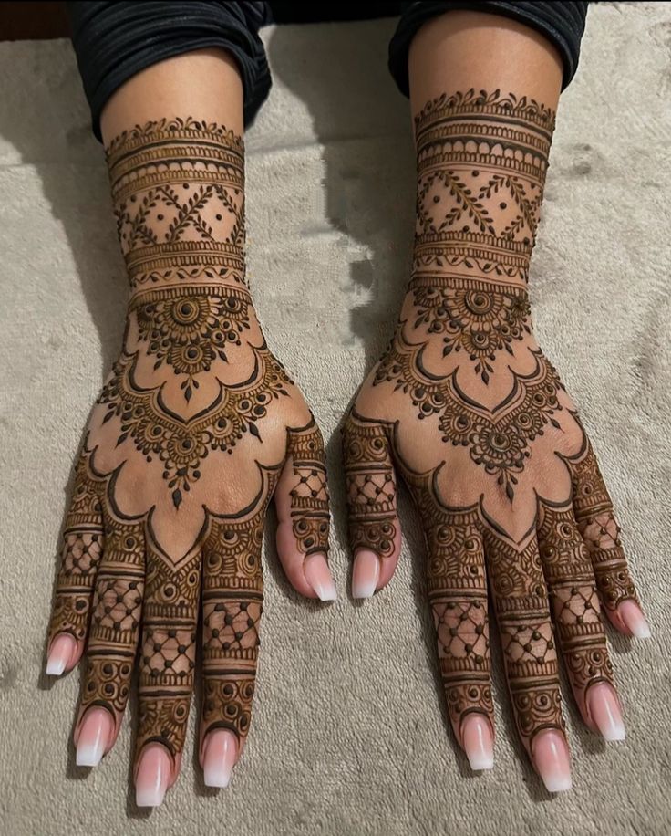 latest bridal back hand mehndi design
